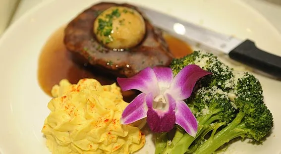 Traditions Hotel & Spa Dining Quad